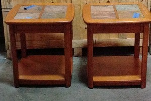 2 wooden end tables