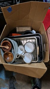 open top box of kitchen bowls