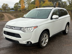 2014 Mitsubishi Outlander SE  All Wheel Drive  No Accidents  NO RESERVE 