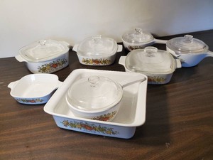 Lot of Corning Ware Kitchen pans and Caserole dishes Most with Lids