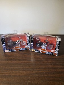 2 Harley Davidson Motor cycles 118 Scale