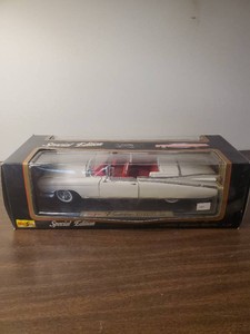 Special Edition Cadillac Eldorado Biarritz Die Cast Metal 118 scale