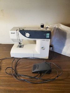 Pfaff Hobby 1016 Sewing Machine
