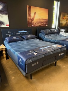Queen Serta iSeries NXG 3500 Medium Mattress & Gold Adjustable Base