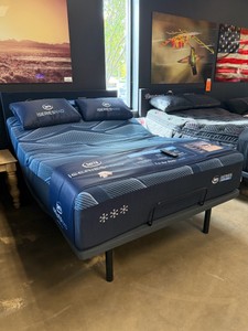 Queen Serta iSeries NXG 4500 Plush Mattress & Gold Adjustable Base