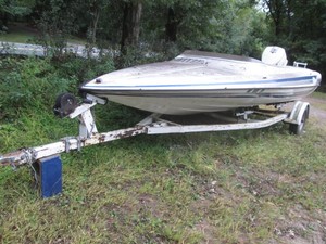 1984 20 Foot Switzer GL21 280SS Sport boat with 1027 hours, Johnson 285 Horsepower motor on a 1984 EZLoad trailer