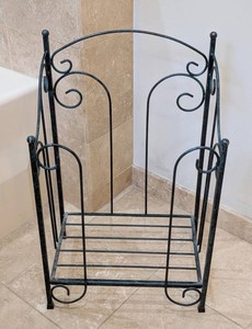 UL - Towel Holder - Green Metal Scrollwork Rack