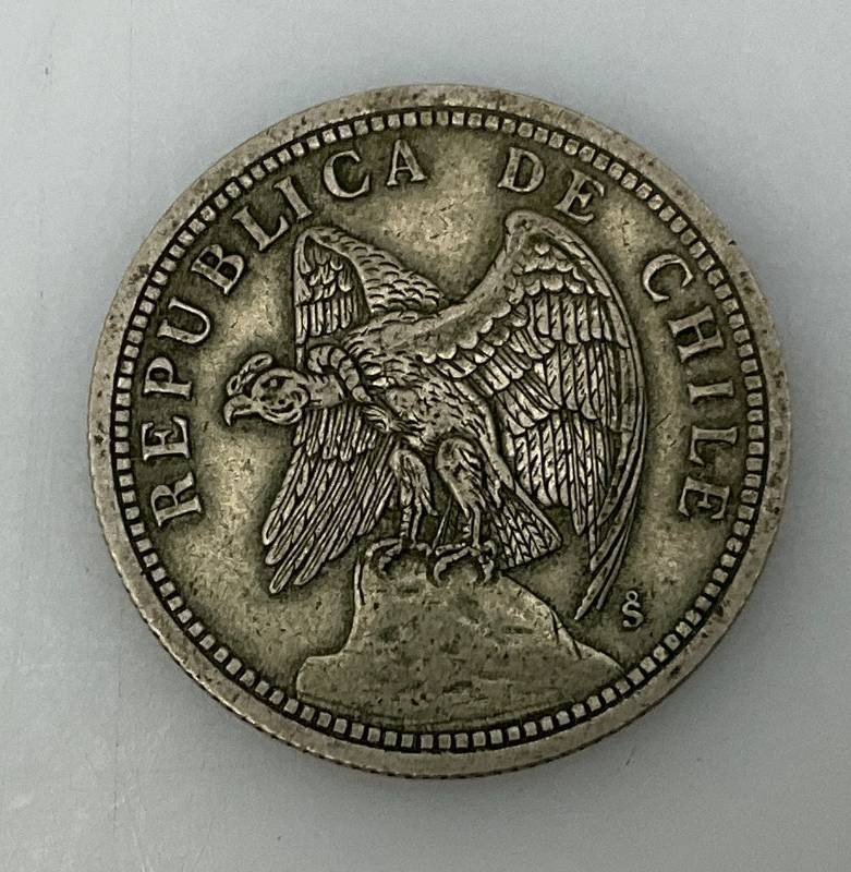 1933 Chile 1 One Peso Coin (Looks To Be high grade condition)