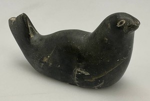 Vintage Original Inuit  Soapstone Seal Sculpture 2 34 x 4 34
