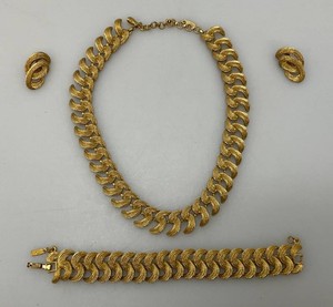 Vintage Monet Brand Ornate Gold Tone Necklace, Braclet And Earring Set