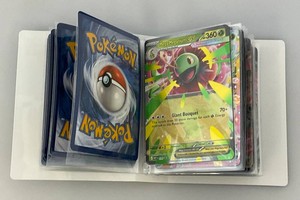Pokemon Collectors Mini Book With Pokmon Cards