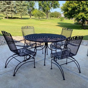 Beautiful Wrought Iron Patio Set wChair Cushions