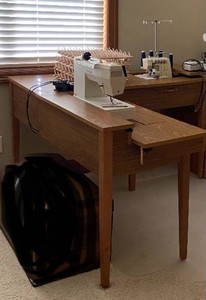 Singer Imperial & Singer 14U Series Serger With Table