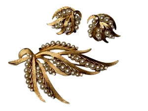 Vintage Costume Jewelry - Crown Trifari 3-Piece Brooch & Earrings Set