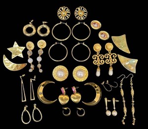 Fashion Jewelry - Assorted Gold Tone Earrings & Accessories Mixed Lot