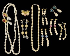 Fashion Jewelry - Faux Pearl Necklaces, Earrings & Decorative Pieces Mixed Lot