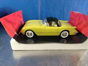 118 scale die-cast model of a classic 1955 Chevrolet Corvette