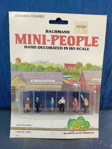 Vintage package of Bachmann Mini-People Hand Decorated in HO Scale Standing Figures (Item No. 42332).