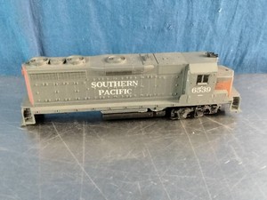 Athearn HO Scale Southern Pacific GP35 6539 model diesel locomotive shell or rolling stock