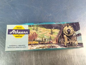 A model railroad piggyback set, resembling a Con-Cor HO Scale Southern Pacific Golden Pig Service intermodal trailer and flatcartransloader setup