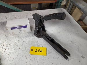 Pneumatic Box Stapler with Staples...