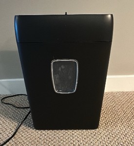UP - Insignia Paper and Credit Card Shredder