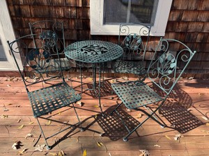 O - Vintage Green Metal Lattice Bistro Set