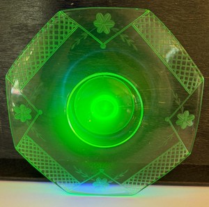KD - 1930s Uranium Glass 10 Octagonal Etched Floral Serving Plate