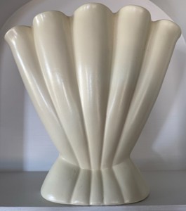 LR - Vintage Red Wing Pottery Art Deco #416 Gladiolus Fan Vase