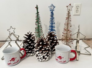 UG - Holiday Decor & Mug Lot