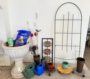 G - Garden Decor & Supplies Lot #1