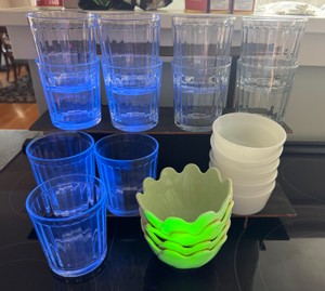 Vintage UV Reactive Glassware Lot  Clear Tumblers, Custard Cups & Floral Bowls