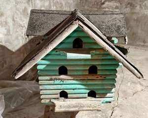 B - Log Cabin Multi-Tier Birdhouse