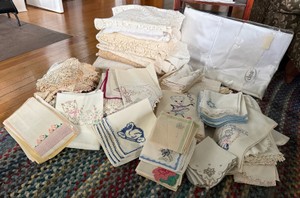 LR-Vintage Linens, Lace & Embroidered Textiles Lot