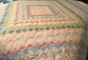 UM-Vintage-Style Pastel Trip Around the World Patchwork Quilt