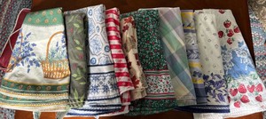 LR-Decorative Kitchen Linens Lot