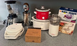 Modern Kitchen Appliance Lot