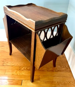 B2-Wood End Table with Integrated Magazine Rack