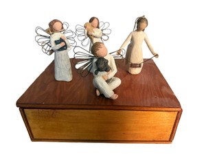 UK-Vintage Willow Tree Figurine Set with Wooden Display Box