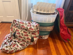 UK-Christmas Holiday Storage Solutions Lot