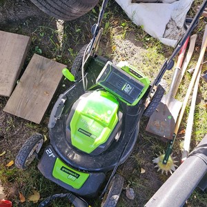 GreenWorks Rechargable 21 Push Mower with Charger and Battery
