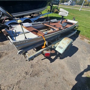 10 Foot Jon Boat with Trailer and Minkota Trolling Motor, Bill of Sale