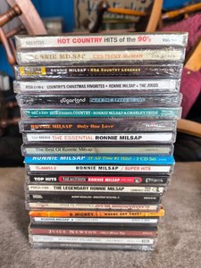 CDs - Countrys Christmas Favorites, Ronnie Milsap, Sugarland, Juice Newton, Hot Country Hits of the 90s -Lot of 20
