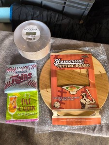 Home Run Cutting Board - 2 napkin sets (Twins & Cocktails) - Moderna 20-piece bowls - 4 piece lot