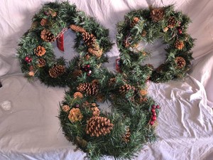 Christmas Wreaths 24-Lot of 3-Natural look