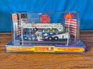 Code 3 Collectibles-Die Cast Firetruck Replica