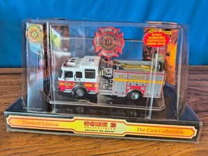 Code 3 Collectibles-Die Cast Firetruck Replica