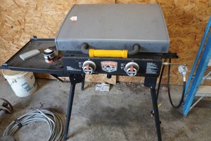 Blackstone On The Go 22 2-Burner Propane Griddle with Stand and Hood