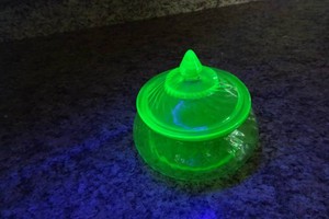 Vintage Anchor Hocking Swirl Green Uranium Dish with Lid