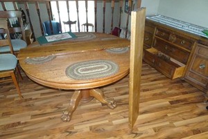 Vintage Oak Pedestal Claw Foot Dining Room Table with 3 Leaves